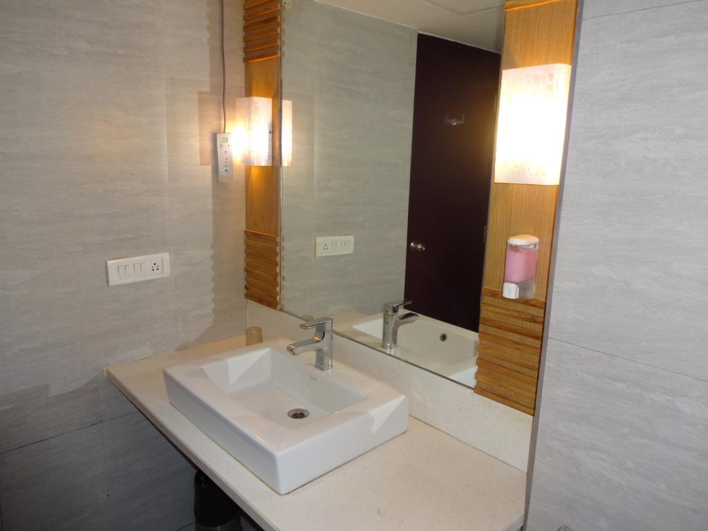 The Purple Leaf Hotels Χιντεραμπάντ Εξωτερικό φωτογραφία