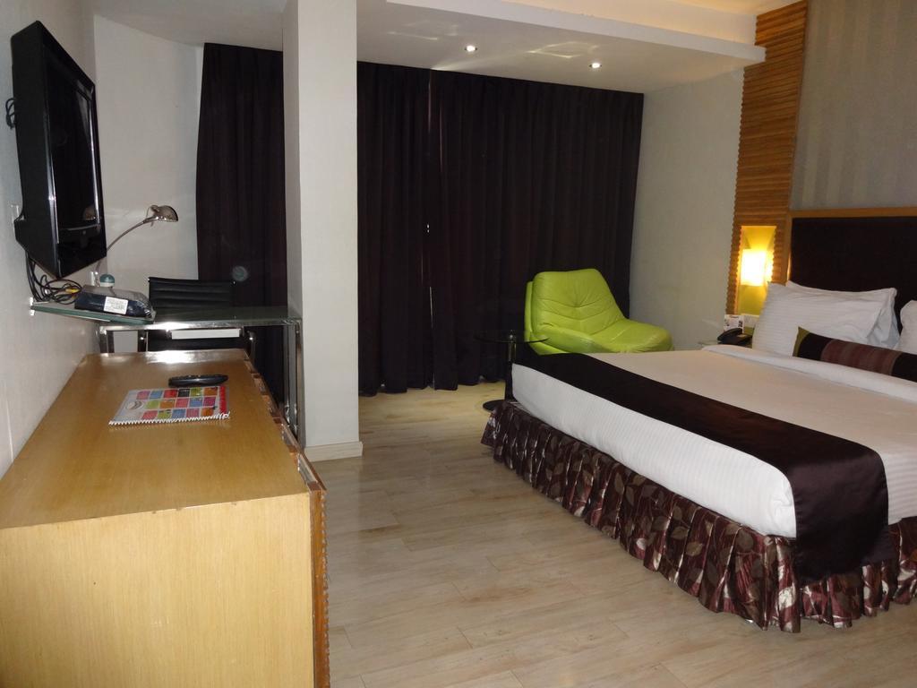 The Purple Leaf Hotels Χιντεραμπάντ Εξωτερικό φωτογραφία